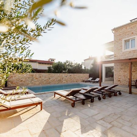 Olive Tree Apartments โวดีเซ ภายนอก รูปภาพ