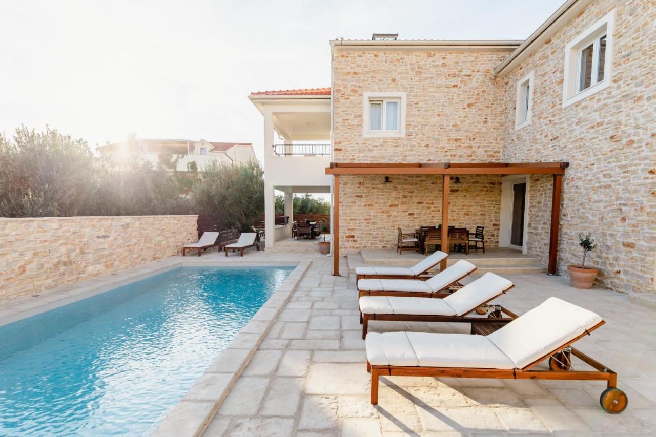 Olive Tree Apartments โวดีเซ ภายนอก รูปภาพ