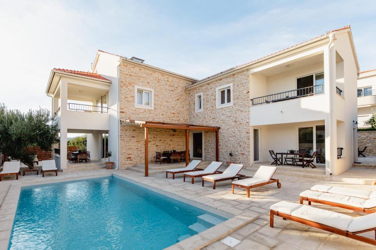 Olive Tree Apartments โวดีเซ ภายนอก รูปภาพ