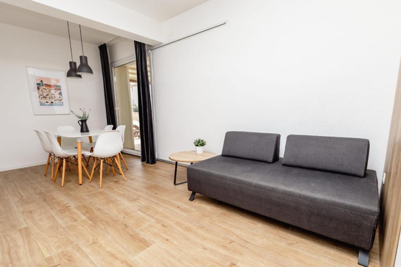Olive Tree Apartments โวดีเซ ภายนอก รูปภาพ