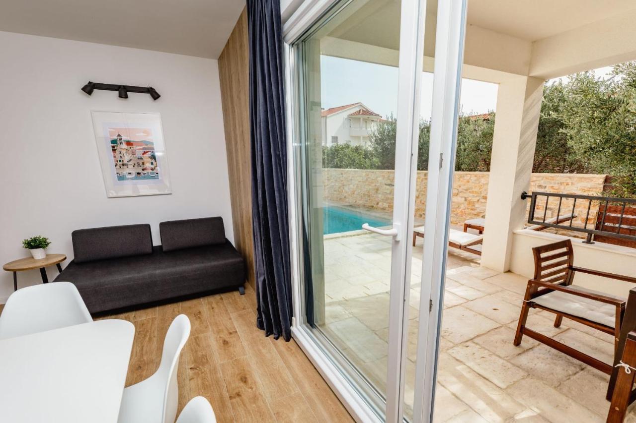 Olive Tree Apartments โวดีเซ ภายนอก รูปภาพ