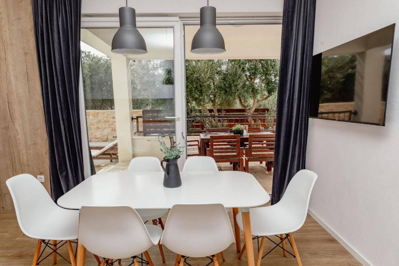 Olive Tree Apartments โวดีเซ ภายนอก รูปภาพ