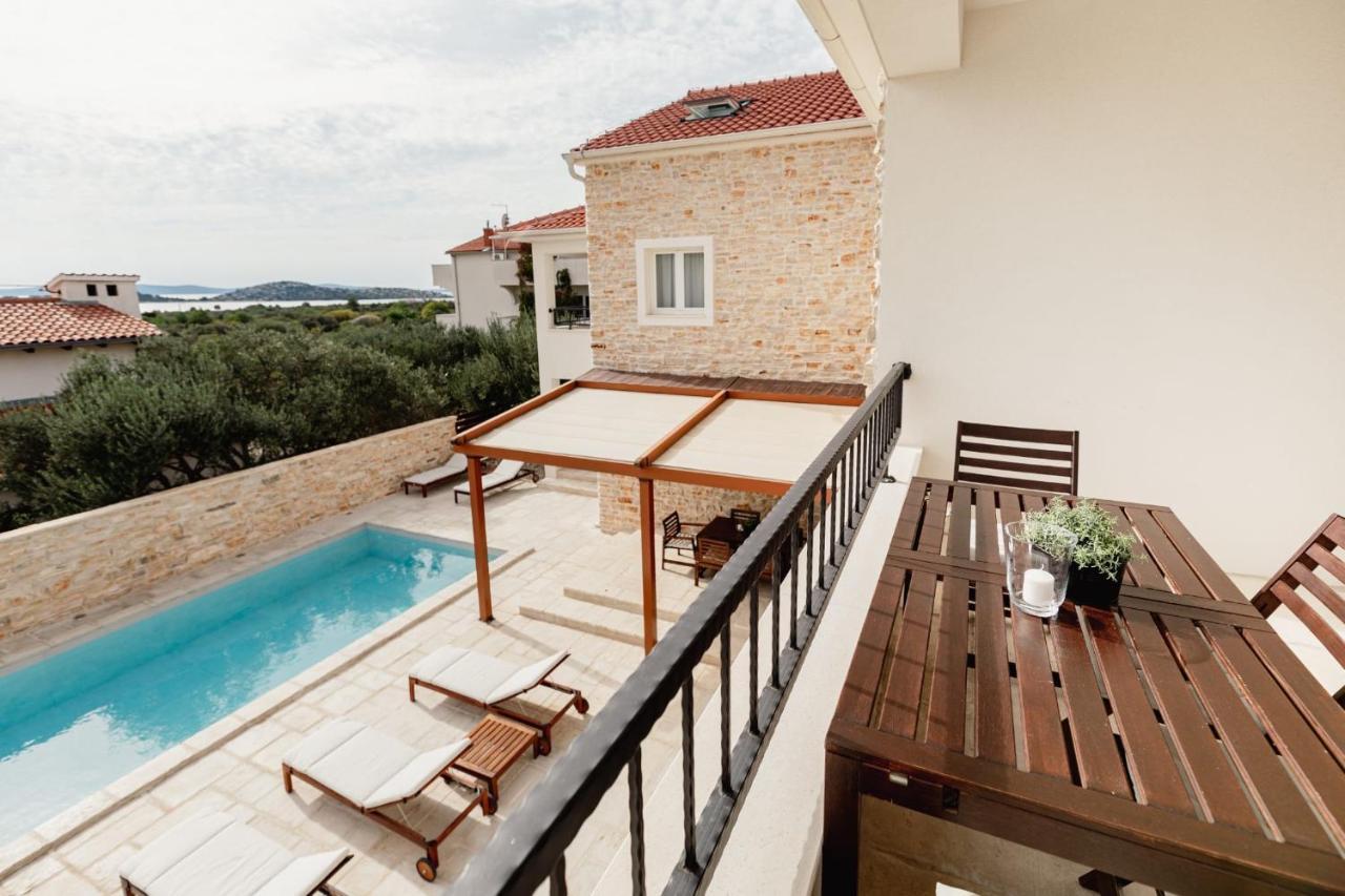 Olive Tree Apartments โวดีเซ ภายนอก รูปภาพ