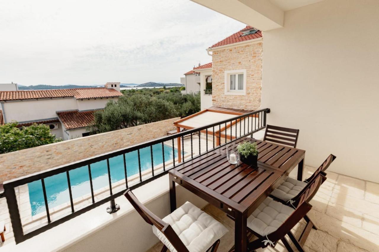 Olive Tree Apartments โวดีเซ ภายนอก รูปภาพ