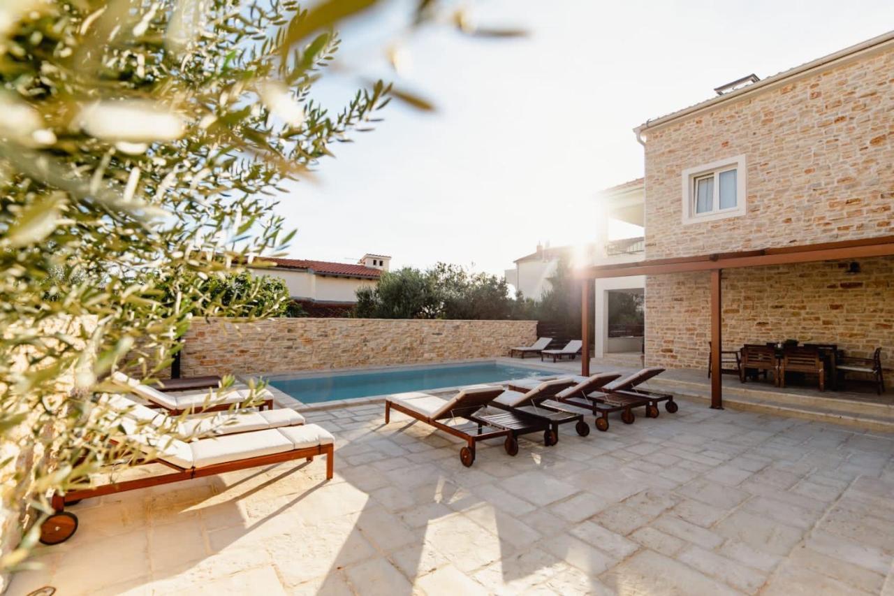Olive Tree Apartments โวดีเซ ภายนอก รูปภาพ