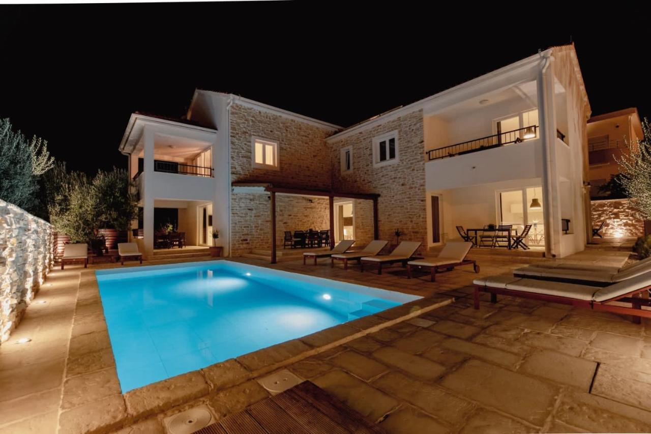 Olive Tree Apartments โวดีเซ ภายนอก รูปภาพ