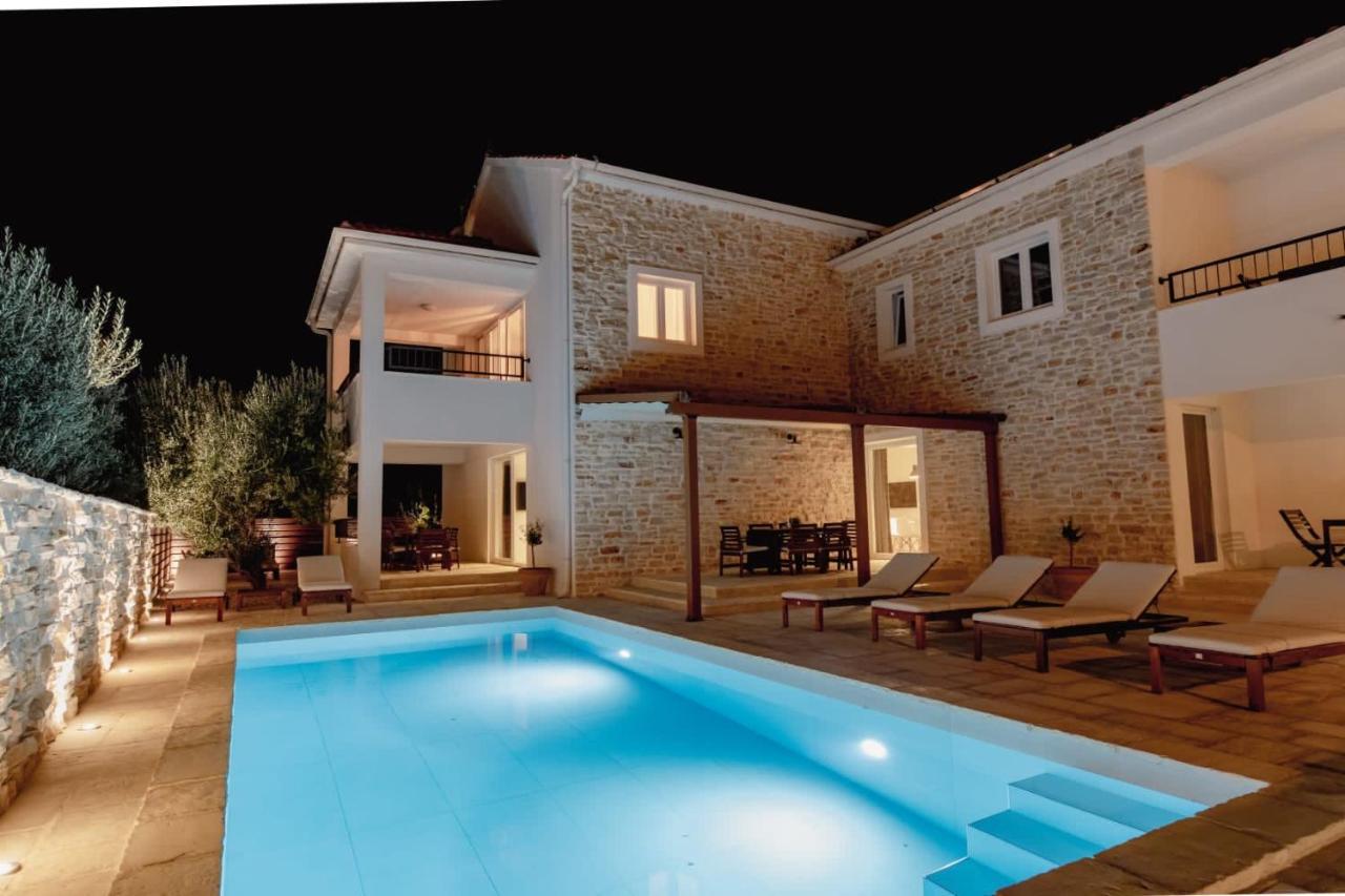 Olive Tree Apartments โวดีเซ ภายนอก รูปภาพ