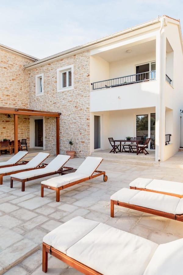 Olive Tree Apartments โวดีเซ ภายนอก รูปภาพ