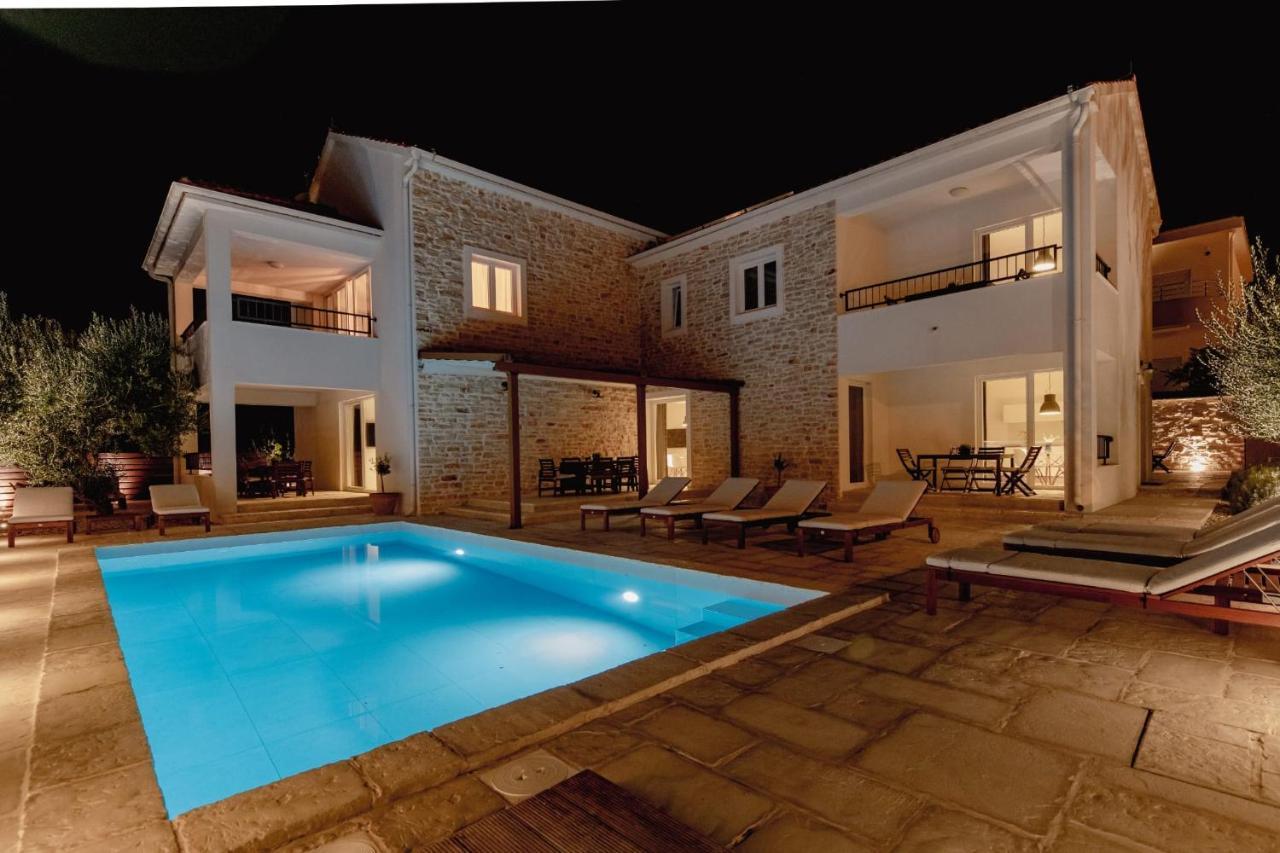 Olive Tree Apartments โวดีเซ ภายนอก รูปภาพ