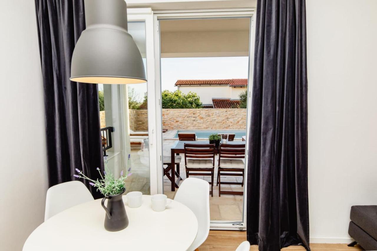 Olive Tree Apartments โวดีเซ ภายนอก รูปภาพ