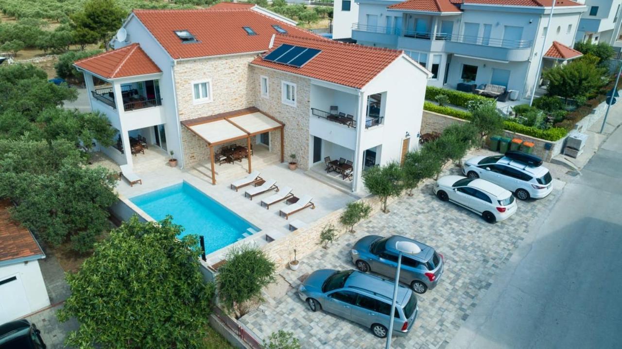 Olive Tree Apartments โวดีเซ ภายนอก รูปภาพ