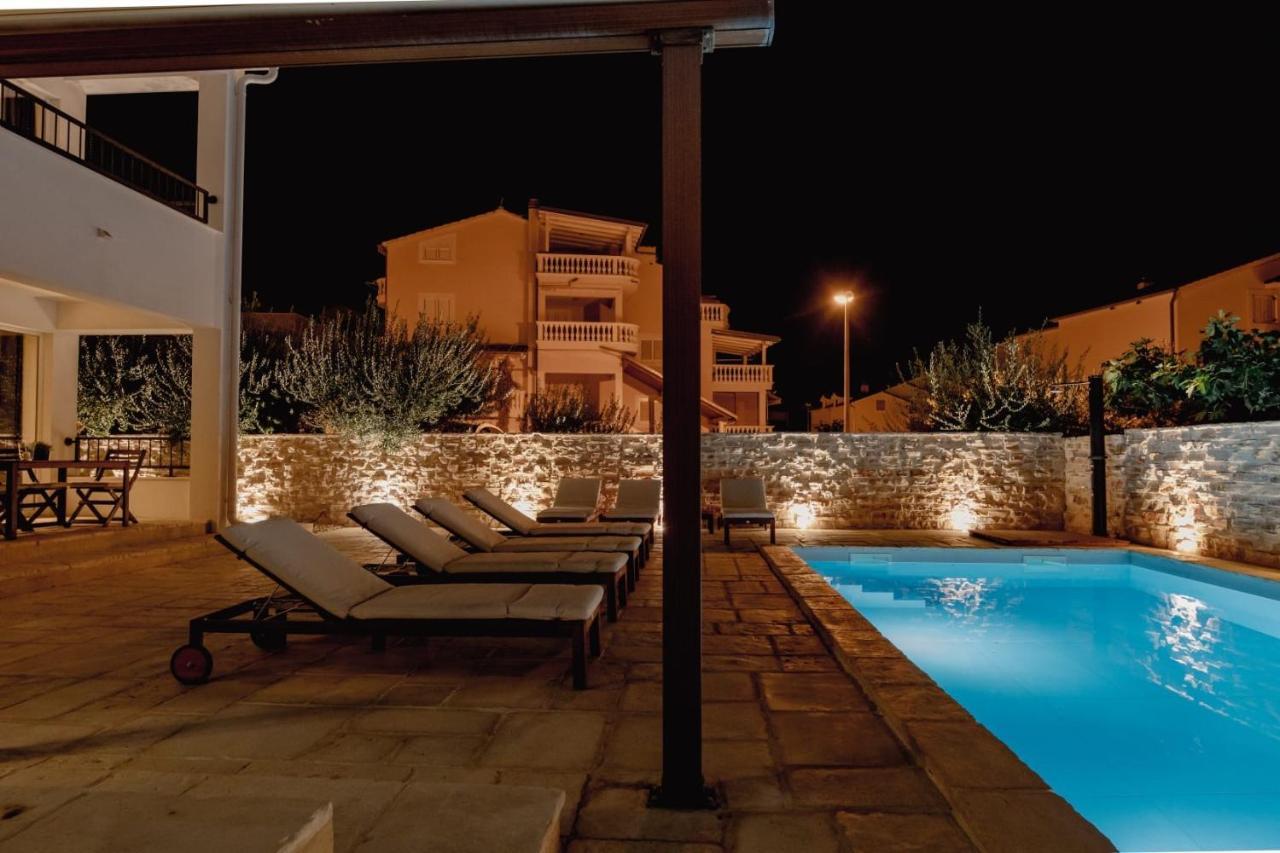 Olive Tree Apartments โวดีเซ ภายนอก รูปภาพ