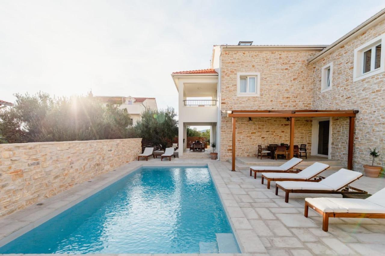 Olive Tree Apartments โวดีเซ ภายนอก รูปภาพ