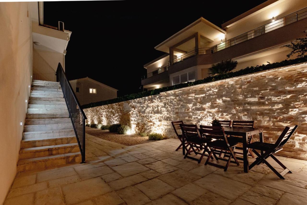 Olive Tree Apartments โวดีเซ ภายนอก รูปภาพ