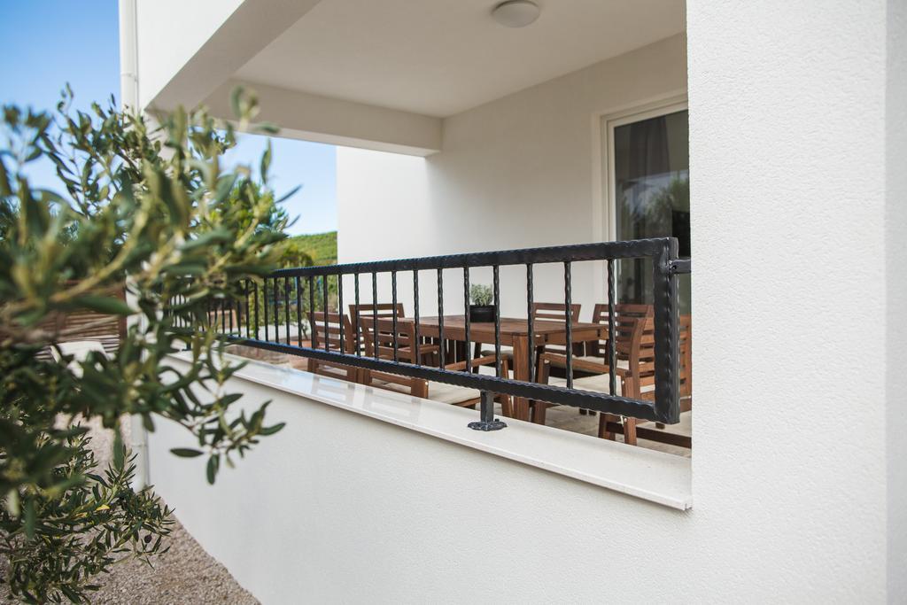 Olive Tree Apartments โวดีเซ ภายนอก รูปภาพ