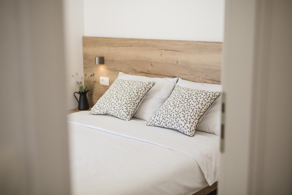 Olive Tree Apartments โวดีเซ ภายนอก รูปภาพ