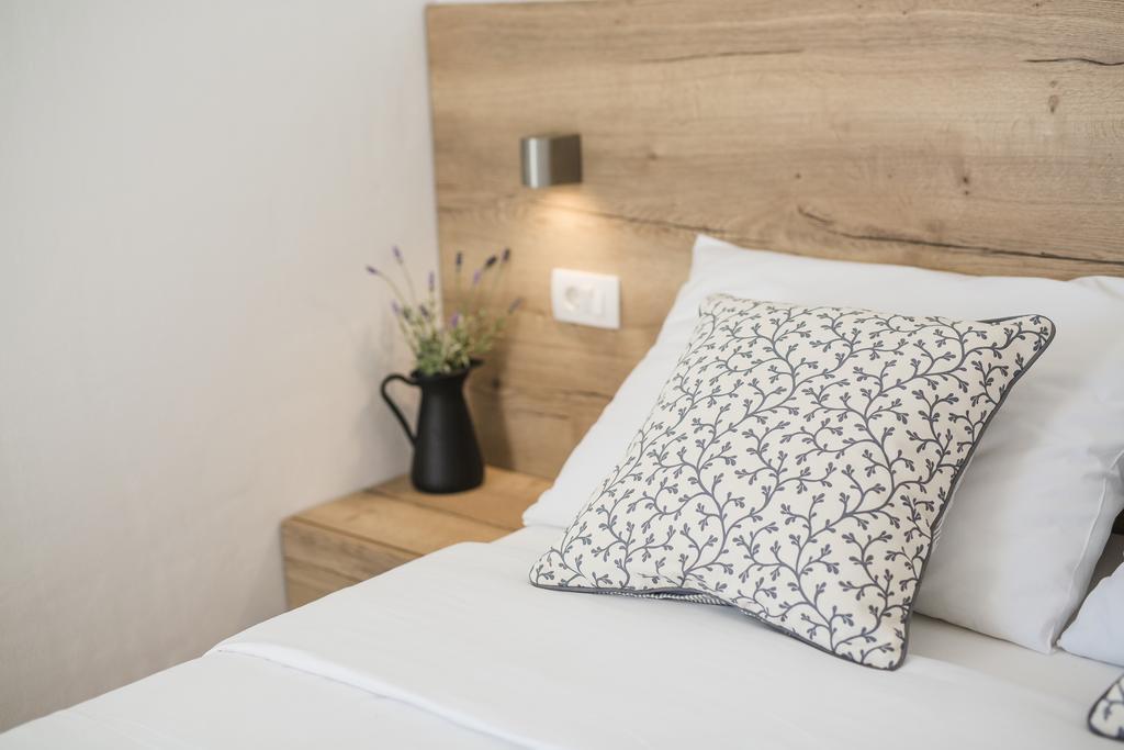 Olive Tree Apartments โวดีเซ ภายนอก รูปภาพ