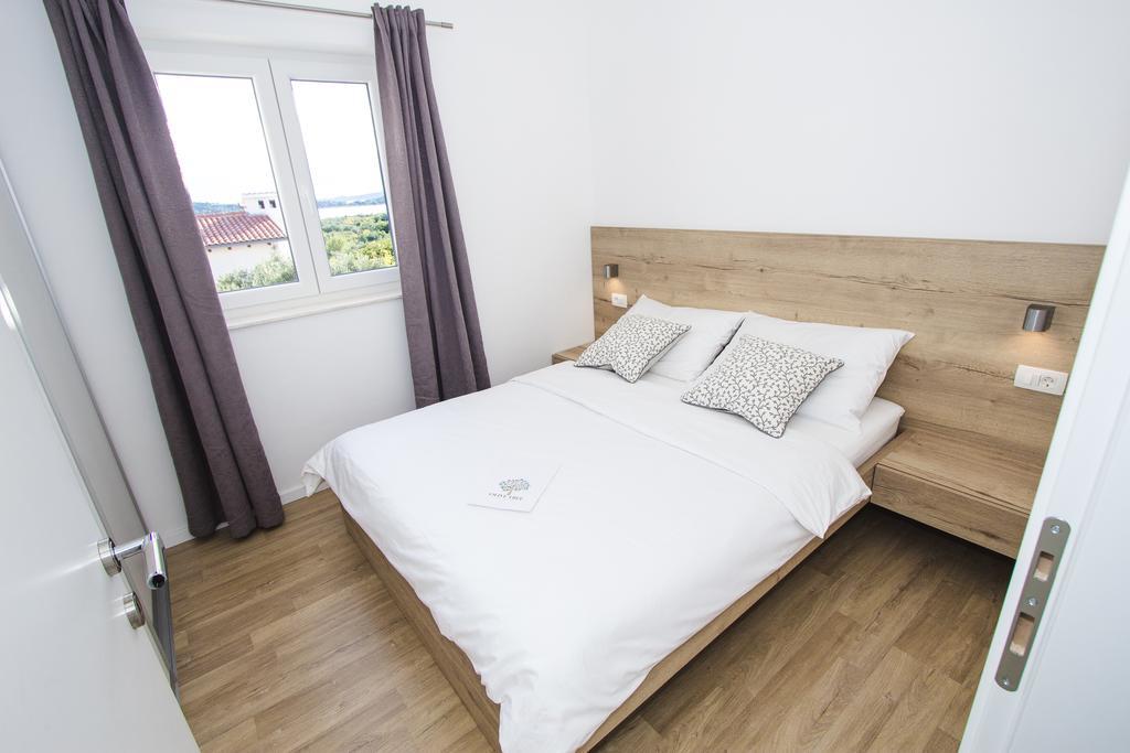 Olive Tree Apartments โวดีเซ ภายนอก รูปภาพ
