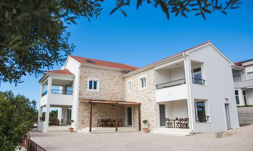 Olive Tree Apartments โวดีเซ ภายนอก รูปภาพ